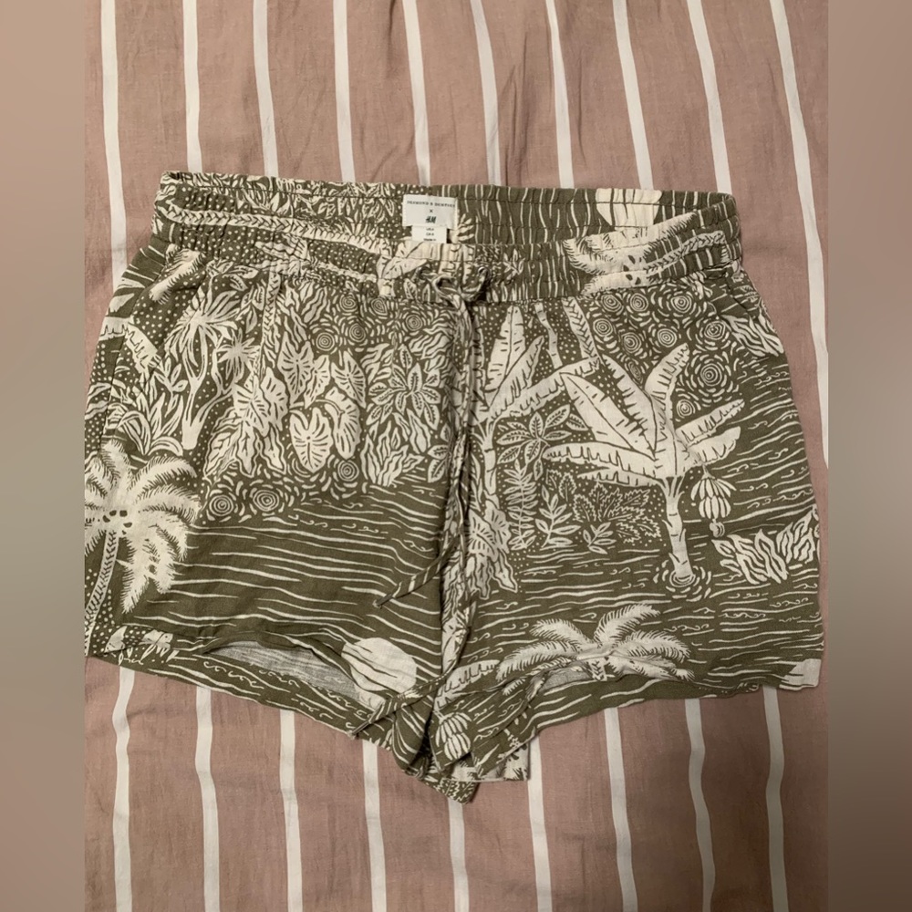 H&M x Desmond & Dempsey linen shorts